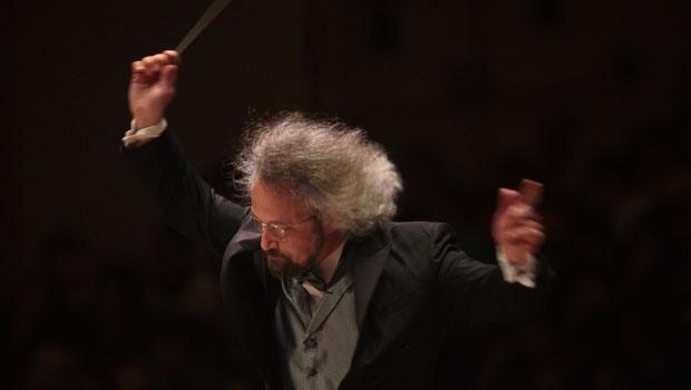 Music director Carlos Kalmar conducts the Oregon Symphony in their Carnegie Hall debut. Music director Carlos Kalmar conducts the Oregon Symphony in their Carnegie Hall debut.