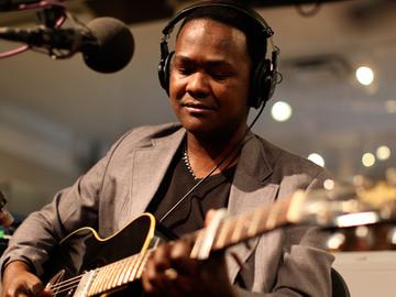 Joan Soriano performs in the Soundcheck studio.