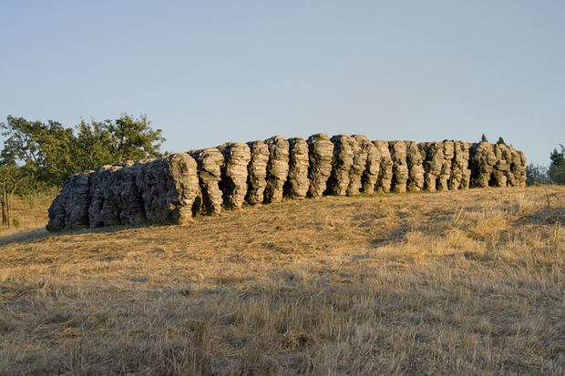 Ursula von Rydingsvard. Paddy-Wack. Cedar, Graphite 6' x 30' x 60.' 1997. Photo Roslyn Banish