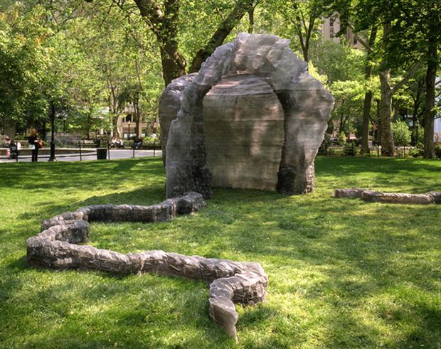 Ursula von Rydingsvard. Damski Czepek. Polyurethane Resin, 11'11' x 33'10' x 30'4.' 2006. Photo Jerry L. Thompson