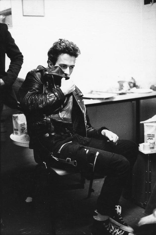 Joe Strummer, late 1970s. Courtesy of The Metropolitan Museum of Art, Photograph © Pennie Smith