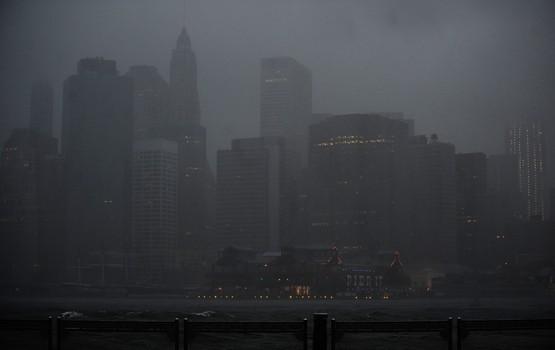 Manhattan is hit by Hurricane Irene, in New York, on August 28, 2011. A weakened Hurricane Irene tore Sunday into New York, hammering Manhattan's skyscrapers with fierce winds. Manhattan is hit by Hurricane Irene, in New York, on August 28, 2011. A weakened Hurricane Irene tore Sunday into New York, hammering Manhattan's skyscrapers with fierce winds.