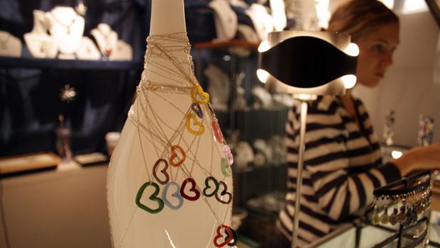 Trinkets and cute crafts are on sale at Grand Central Station's Vanderbilt Hall. Trinkets and cute crafts are on sale at Grand Central Station's Vanderbilt Hall