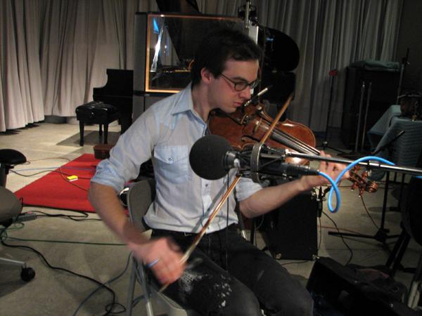 Snowblink (Daniela Gesundheit) and Luxury Pond (Dan Goldman) perform with Caley Monahon-Ward in the WNYC Studio on Spinning On Air with David Garland Snowblink (Daniela Gesundheit) and Luxury Pond (Dan Goldman) perform with Caley Monahon-Ward in the WNYC Studio on Spinning On Air with David Garland