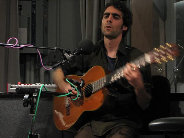 Snowblink (Daniela Gesundheit) and Luxury Pond (Dan Goldman) perform with Caley Monahon-Ward in the WNYC Studio on Spinning On Air with David Garland Snowblink (Daniela Gesundheit) and Luxury Pond (Dan Goldman) perform with Caley Monahon-Ward in the WNYC Studio on Spinning On Air with David Garland
