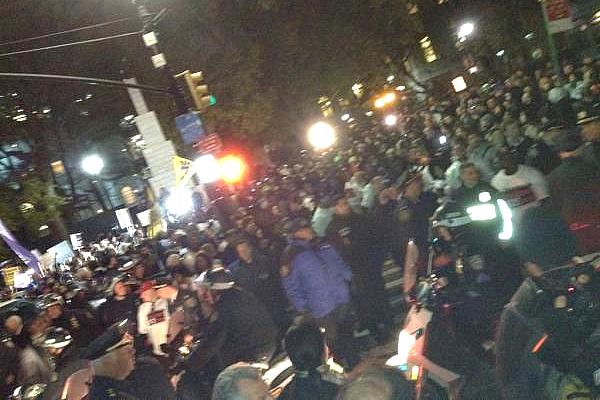 Protesters arrive at the Brooklyn Bridge