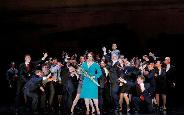 Meagan Miller (Danae) with the company of 'Die Liebe der Danae'