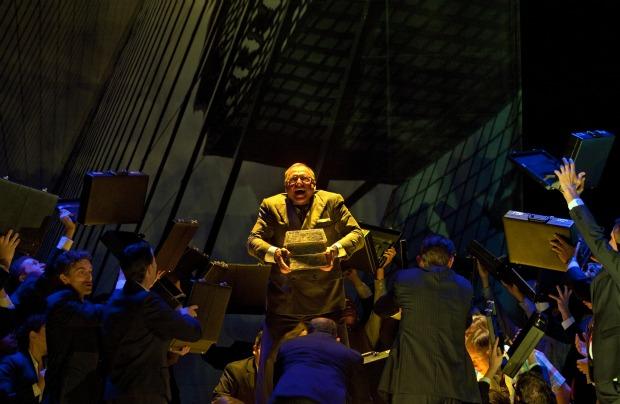 Dennis Petersen (Pollux) and the company of 'Die Liebe der Danae'