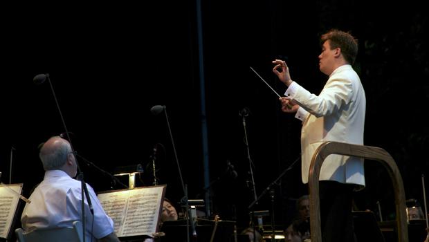 Alan Gilbert leads the orchestra in Tchaikovsky's Symphony No. 4.
