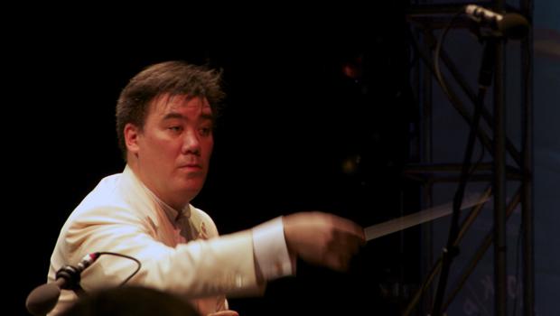 Alan Gilbert leads the orchestra in Tchaikovsky's Symphony No. 4.