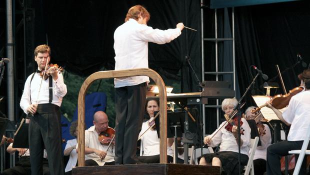 Violinist James Ehnes joins the orchestra for Tchaikovsky's Violin Concerto in D major.