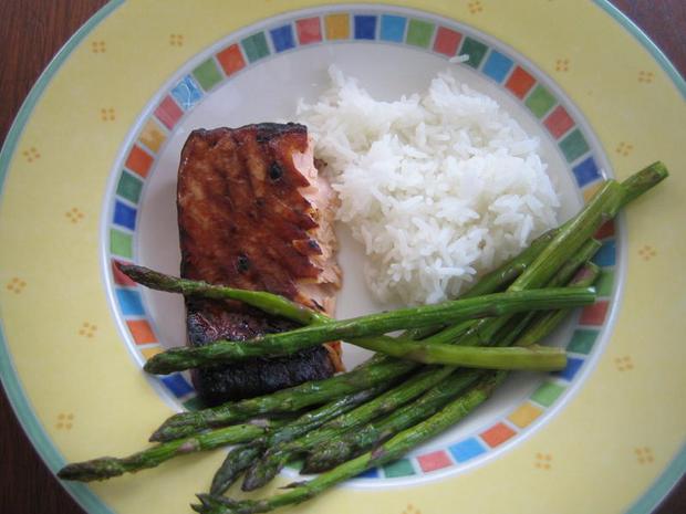 Dinner: salmon marinaded in teriyaki sauce; asparagus roasted with olive oil, salt and pepper; jasmine rice