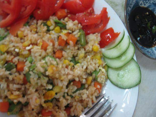 Lunch: fried rice with mixed vegetables, okra and eggs