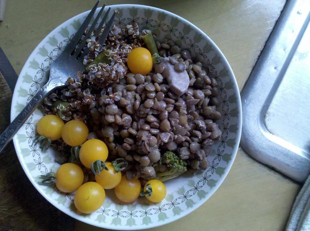 Lunch: lentils with quinoa and cherry tomatoes