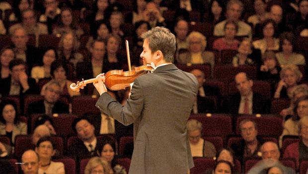 Ryu Goto faces the audience in Carnegie Hall. Ryu Goto faces the audience in Carnegie Hall.