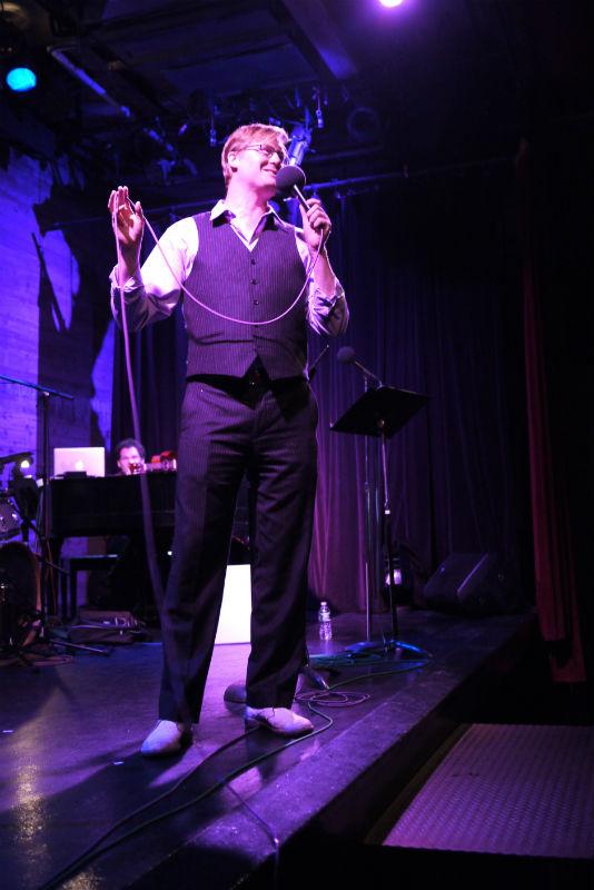 Kurt Braunohler performing his stand-up set.