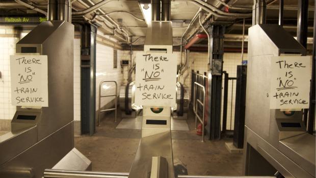 The trains shut down at the 2/5 President St. stop in Crown Heights, Brooklyn shortly after noon. The trains shut down at the 2/5 President St. stop in Crown Heights, Brooklyn shortly after noon.