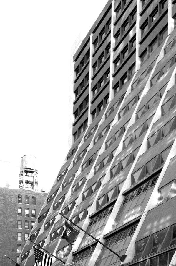 Originally Westyard Distribution Center, Tenth Ave. bet. W.31st and W.33rd Sts. E side (aka 450 West 33rd Street). 1970. Davis, Brody & Assocs. Lobby upgrade 1990, Der Scutt. Originally Westyard Distribution Center, Tenth Ave. bet. W.31st and W.33rd Sts. E side (aka 450 West 33rd Street). 1970. Davis, Brody & Assocs. Lobby upgrade 1990, Der Scutt.