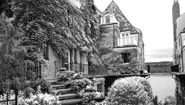 Villa Charlotte Bronte, 2501 Palisade Ave., NW cor. Independence Ave. 1926. Robert Gardner. Villa Charlotte Bronte, 2501 Palisade Ave., NW cor. Independence Ave. 1926. Robert Gardner.