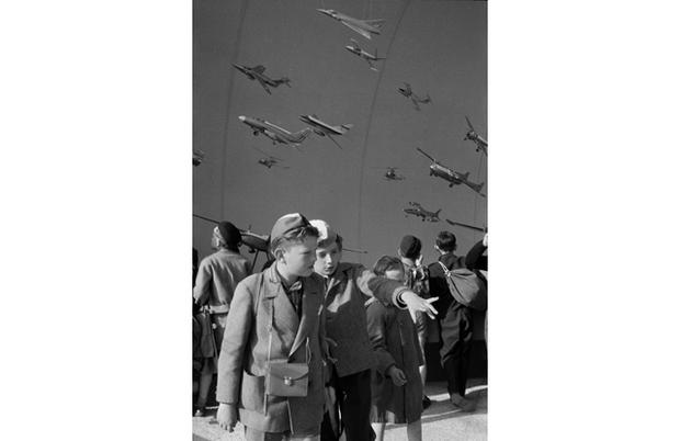 Gelatin silver print, 11 15/16 x 8 1/8' (30.3 x 20.7 cm) Fondation Henri Cartier-Bresson, Paris© Henri Cartier-Bresson / Magnum Photos, courtesy Fondation Henri Cartier-Bresson Gelatin silver print, 11 15/16 x 8 1/8