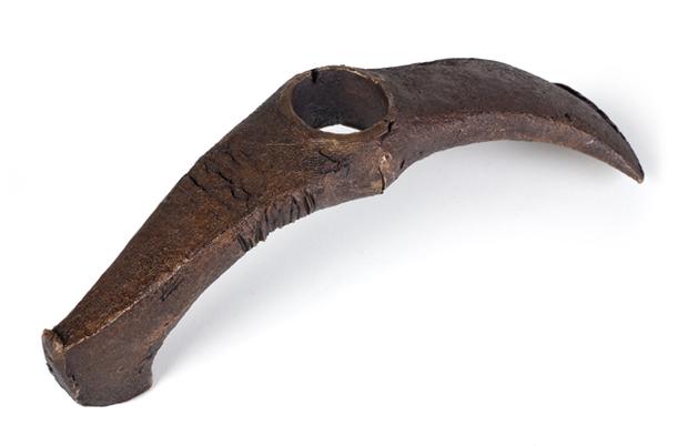 Copper
Cucuteni, Bogdăneşti, 3700–3500 BC
Moldova National Museum Complex, Iaşi: 740 Copper
Cucuteni, Bogdăneşti, 3700–3500 BC
Moldova National Museum Complex, Iaşi: 740
