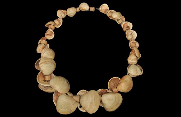 Shell (Cardium edule, Mactra carolina)
Suvorovo-Novodanilovka, Giurgiuleşti, Grave 2, 4500–4300 BC
The National Museum of Archaeology and History of Moldova, Chişinău: FB-27571-9 Shell (Cardium edule, Mactra carolina)
Suvorovo-Novodanilovka, Giurgiuleşti, Grave 2, 4500–4300 BC
The National Museum of Archaeology and History of Moldova, Chişinău: FB-27571-9