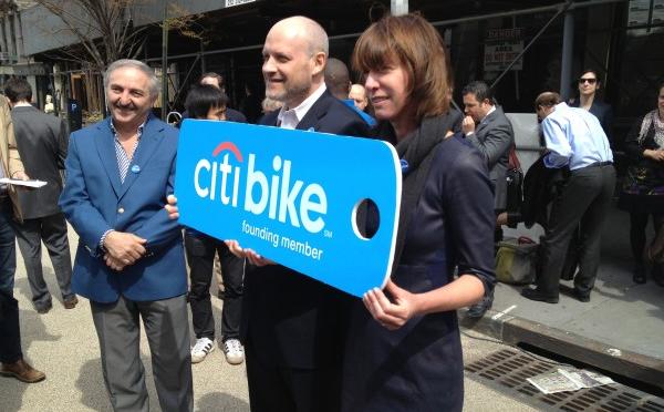 NYC Deputy Mayor Howard Wolfson (left) and NYC Transportation commissioner Janette Sadik-Khan hold an oversized replica of a bike share key-card. NYC Deputy Mayor Howard Wolfson (left) and NYC Transportation commissioner Janette Sadik-Khan hold an oversized replica of a bike share key-card.