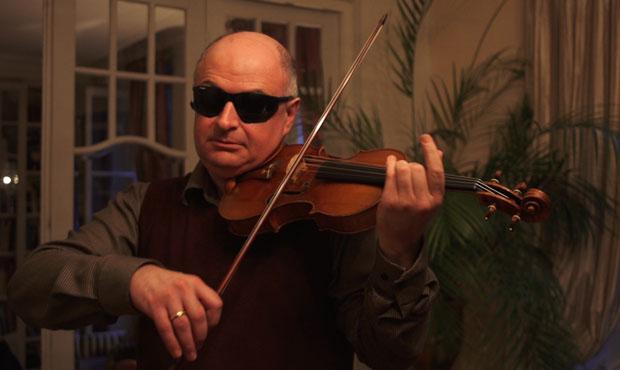 Violinist Ilya Kaler participating in the study at the Auditorium Coeur de Ville in Vincennes, Paris, in 2012 Violinist Ilya Kaler participating in the study at the Auditorium Coeur de Ville in Vincennes, Paris, in 2012