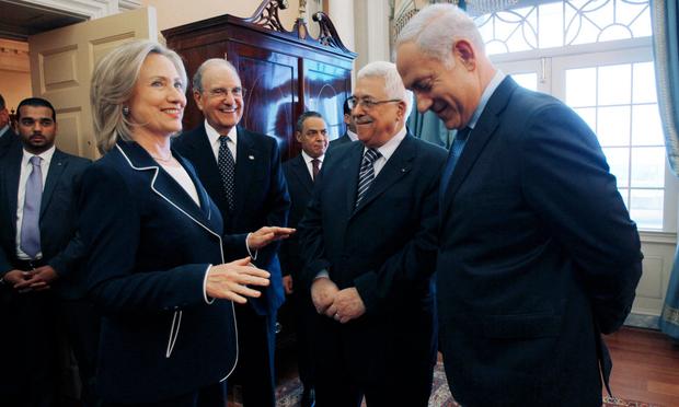 U.S. Secretary of State Hillary Clinton, Special Envoy George Mitchell, President of the Palestinian Authority Mahmoud Abbas and Israeli Prime Minister Benjamin Netanyahu (9/2/2010)