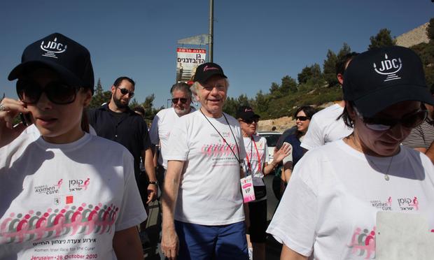US Senator Joe Lieberman participates in a march organized by Komen for the Cure.