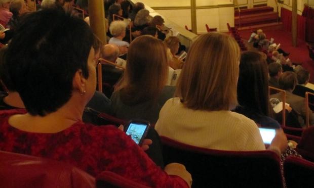 Audiences use Twitter at a Cincinnati Symphony concert Audiences use Twitter at a Cincinnati Symphony concert