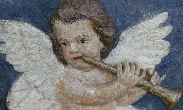 The original paint on the details, like this angel, has been restored meticulously. The original paint on the details, like this angel, has been restored meticulously.