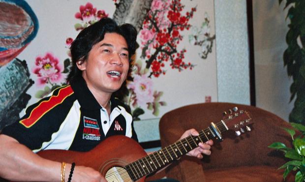 Chen Xing singing his “The Drifter's Song” Studio 360 Episode 932, Made in China