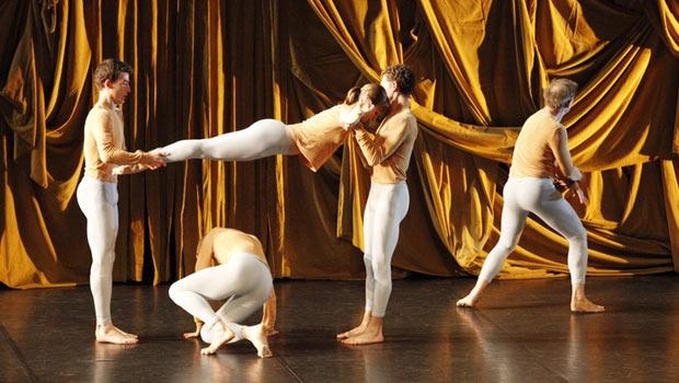 Merce Cunningham Dance Company performing at la Comédie de Clermont in November 2010. Merce Cunningham Dance Company performing at la Comédie de Clermont in November 2010.