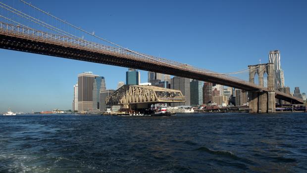 Willis Avenue Bridge passing under the Brooklyn Bridge