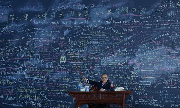 Wang Qingsong, Follow Me, 2003.