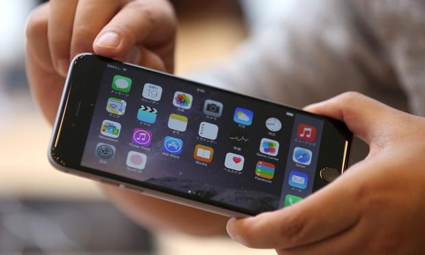 Court Grants Apple Extra Time to Help Hack San Bernardino Attacker's Phone