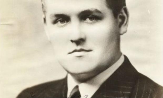 Studio photo of Jussi Bjorling. Studio photo of Jussi Bjorling.