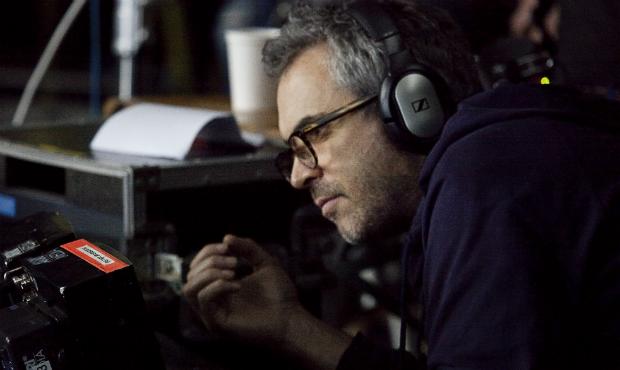 Alfonso Cuarón on the set of Gravity Alfonso Cuarón on the set of 'Gravity'