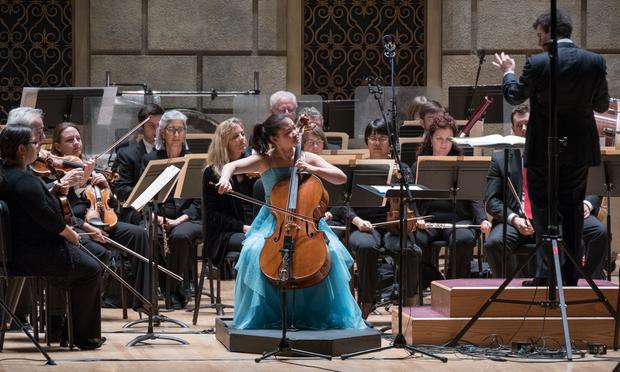 Esther Yu performs with the Rochester Philharmonic Orchestra. Esther Yu performs with the Rochester Philharmonic Orchestra.