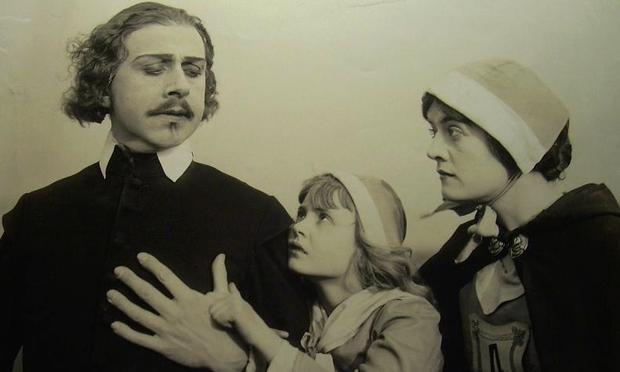 Stuart Holmes, Kittens Reichert, and Mary Martin (silent film actress) in The Scarlet Letter (1917) 