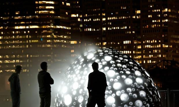 The World Science Festival will present an installation of a scale replica of a comet in Brooklyn Bridge Park.