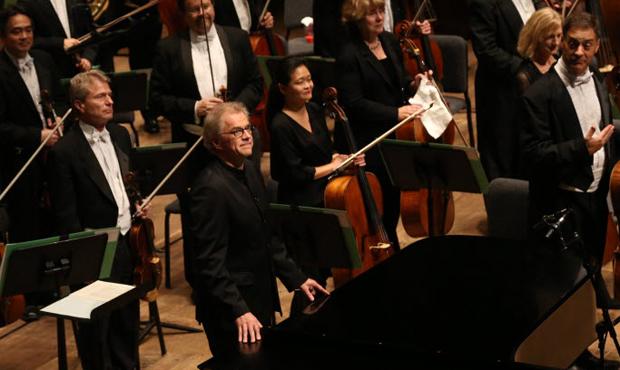 Former music director Osmo Vänskä (center) at his farewell concert with the Minnesota Orchestra at Ted Mann Concert Hall in Minneapolis, Minnesota on October 4, 2013 Former music director Osmo Vänskä (center) at his farewell concert with the Minnesota Orchestra at Ted Mann Concert Hall in Minneapolis, Minnesota on October 4, 2013