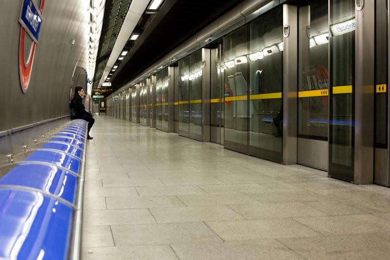 barriers on the tube line