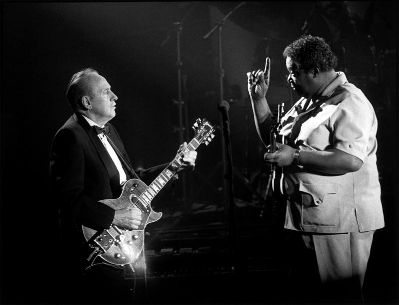 Les Paul and BB King perform on stage at the Les Paul Tribute Concert at the Brooklyn Academy Of Music in Brooklyn, NY on August 18, 1988.