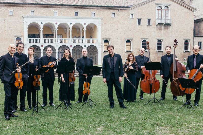 Accademia Bizantina was founded in 1983 with the intention of 'making music like a large quartet.'