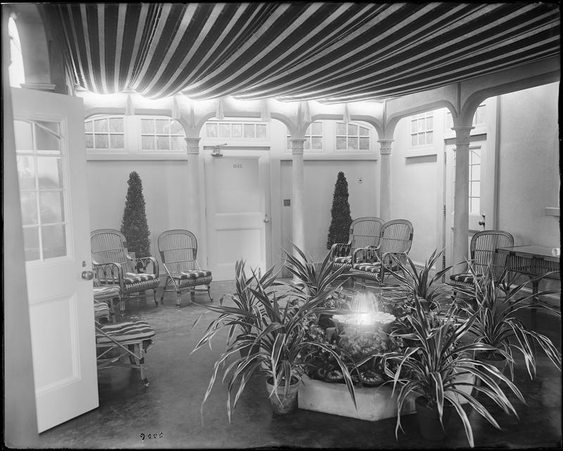 WNYC's Waiting Room (Green Room) a day before the station began broadcasting, July 7, 1924.