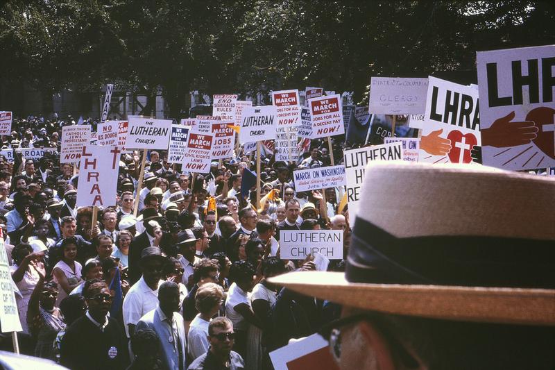 Marchers on Constitution Avenue