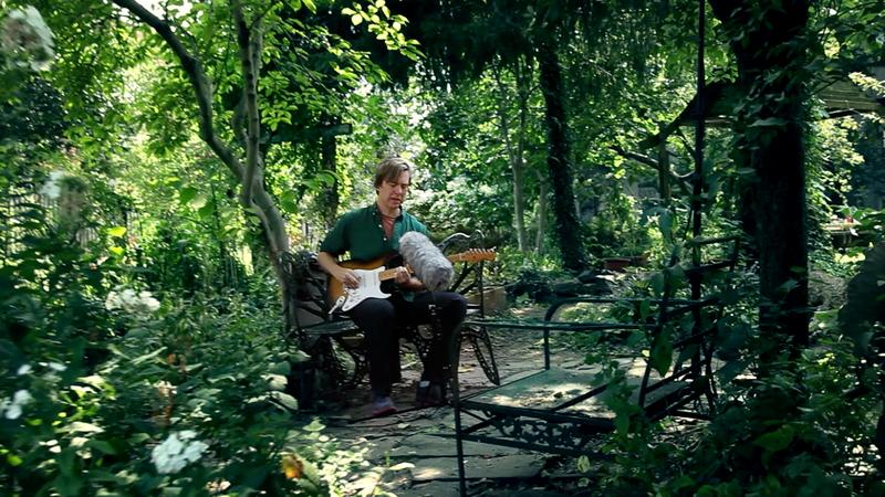 New York's brightly lit 6th & B Community Garden, with its lush greenery and mellow wildlife, provides just the right setting for Bill Callahan.