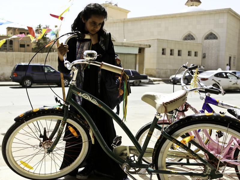 A girl, a dream, a bike: a still from the movie "Wadjda"